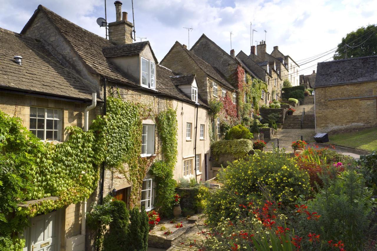 Well Cottage: A Cotswold Cottage At The Heart Of The Village Of Crudwell Екстериор снимка