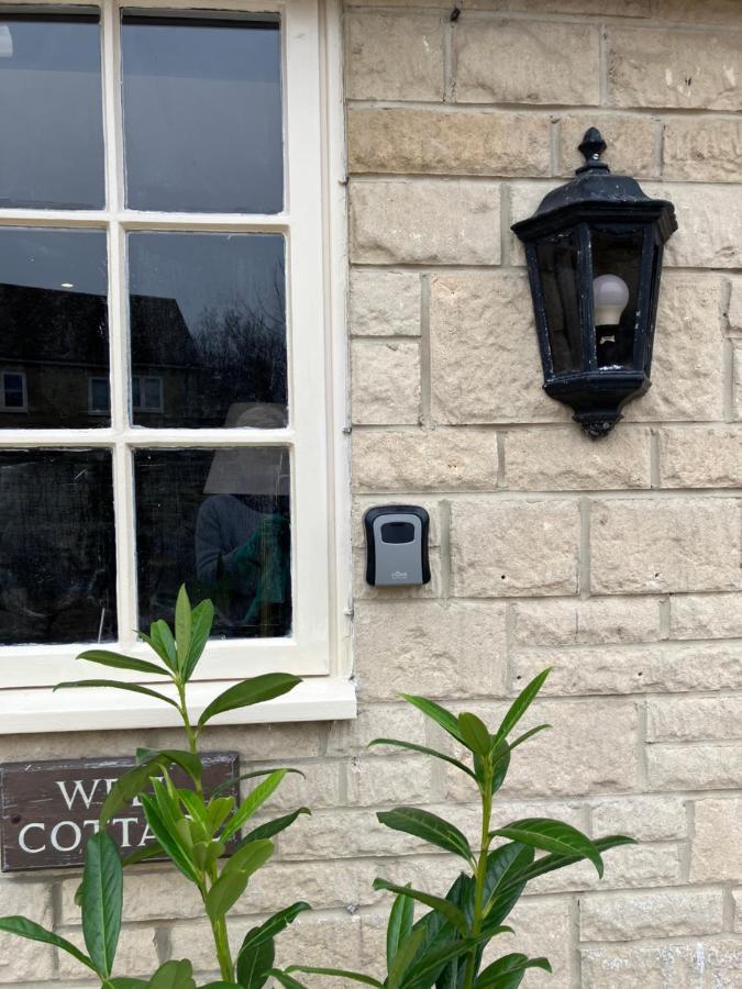 Well Cottage: A Cotswold Cottage At The Heart Of The Village Of Crudwell Екстериор снимка